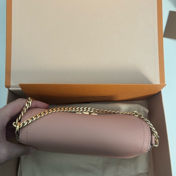 Louis Vuitton Lockme Tender Pochette in Pink and White - Picture 4 of 12